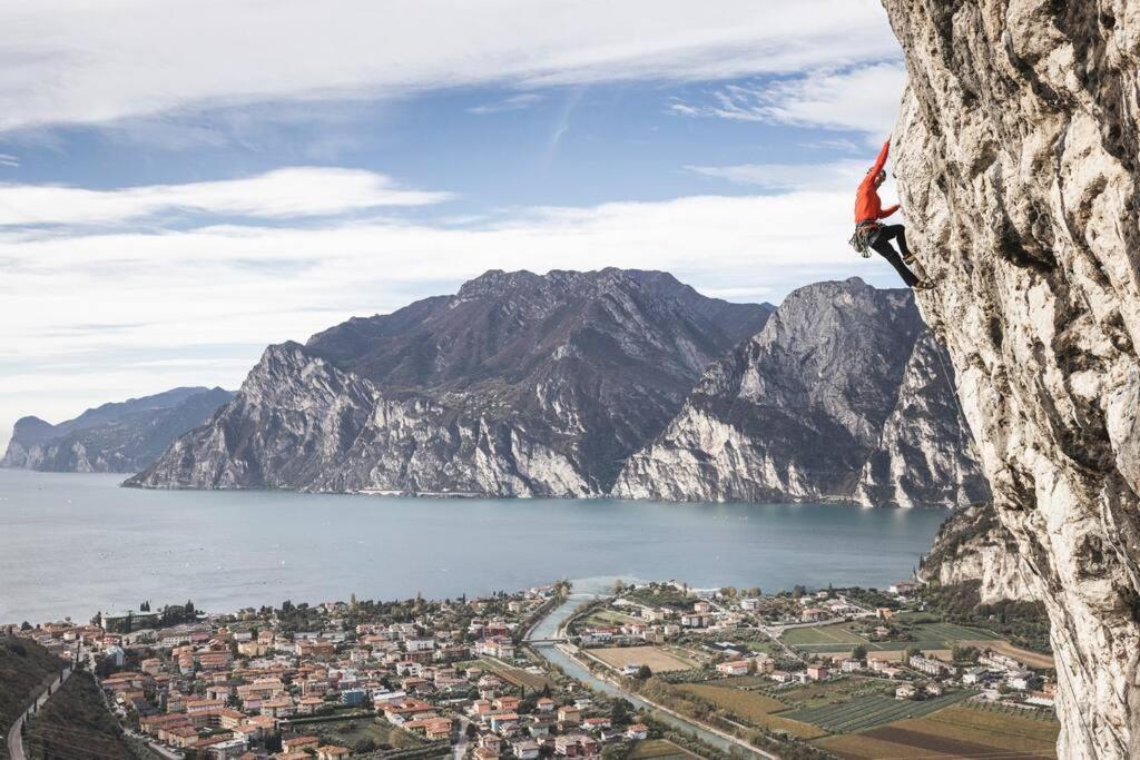 Me Ca - Appartamento Vacanze Riva del Garda Exterior foto